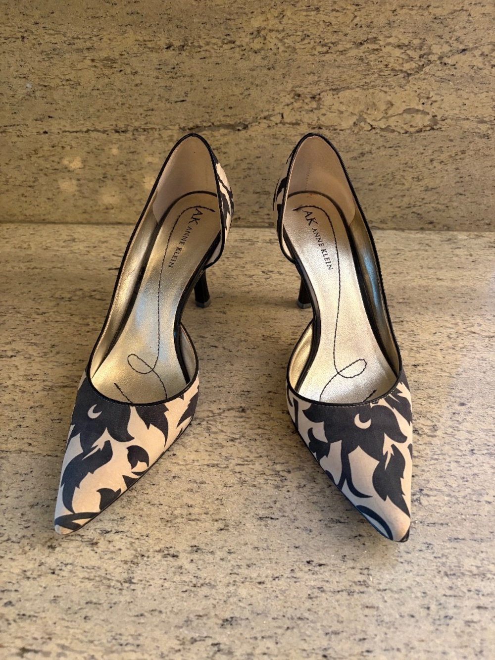 AK ANNE KLEIN VINTAGE SATIN PUMPS SIZE 7M